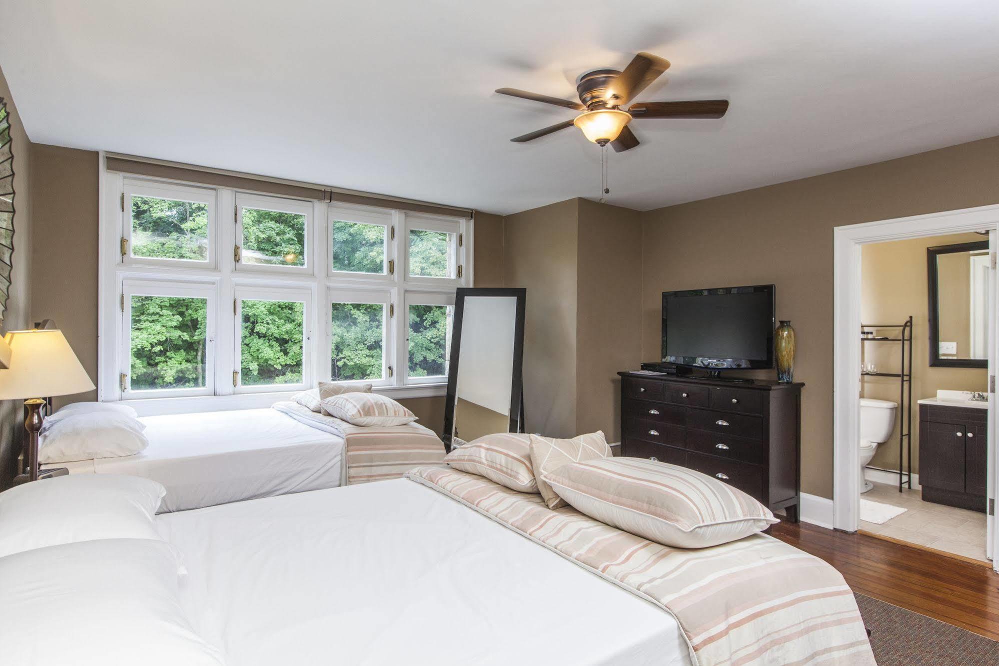 The Mansion At Maple Heights Bed & Breakfast Pittsburgh Bagian luar foto